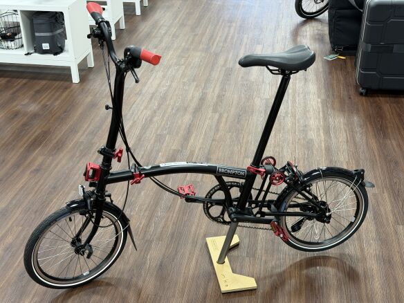 Brompton C Line 12-Gang Matt Black ROT gepimmt