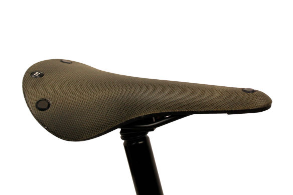 Cambium C17 Mud Grün Sattel