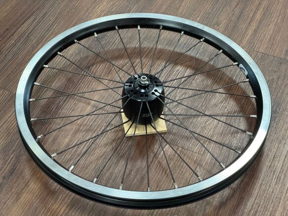 SON  Brompton Vorderrad 28 Speichen Laufrad mit S.O.N Nabendynamo C/P Line