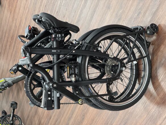 BYB P8 Licht Satinblack Schwarz