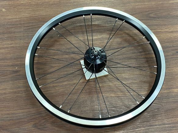 SON  Brompton Vorderrad 20 Speichen Laufrad mit Nabendynamo C/P Line