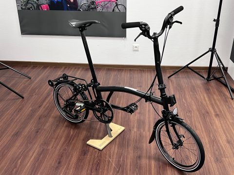Brompton P Line 4- Gang Midnight Black Mittlerer Lenker