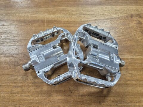 FD-7 Faltpedalen breit silber
