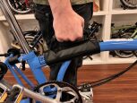 Fahrer Händel Brompton Transporthilfe Handgriff